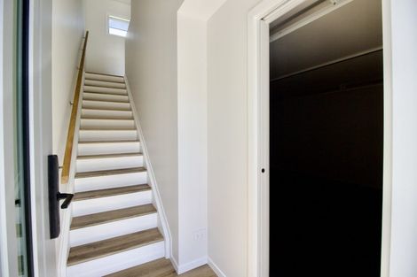 Photo of property in 5/94 Target Road, Totara Vale, Auckland, 0629