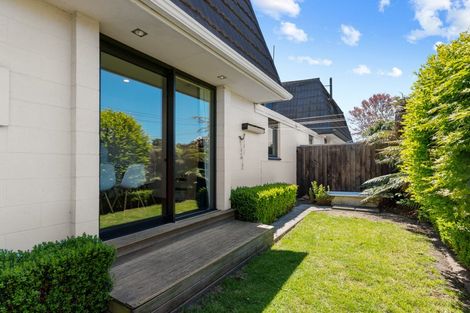 Photo of property in 2/117a Prestons Road, Redwood, Christchurch, 8051