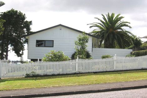 Photo of property in 16 Sunnylaw Place, Glen Eden, Auckland, 0602