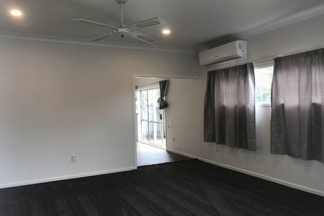 Photo of property in 2/460 East Coast Road, Windsor Park, Auckland, 0630