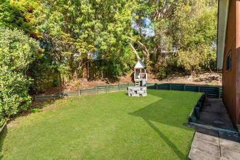 Photo of property in 10 Camilla Grove, Totara Vale, Auckland, 0629