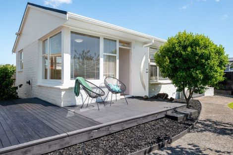 Photo of property in 15 Kensington Place, Fairfield, Hamilton, 3214