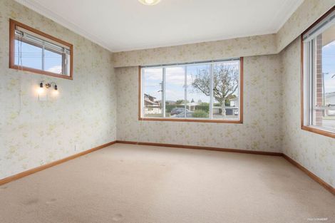 Photo of property in 49 Yeovil Road, Te Atatu Peninsula, Auckland, 0610