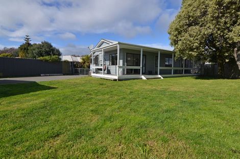 Photo of property in 10 Ross Grove, Paraparaumu, 5032