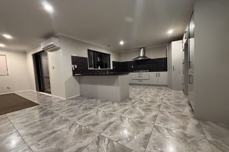 Photo of property in 43 Redoubt Road, Goodwood Heights, Auckland, 2105