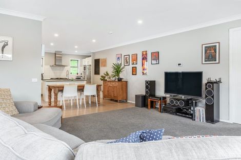 Photo of property in 3 Shoal Place, Whitby, Porirua, 5024