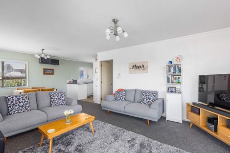 Photo of property in 2/38 Albatross Road, Red Beach, 0932