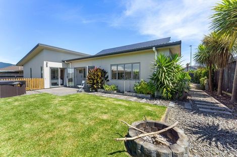 Photo of property in 35 Simpson Crescent, Raumati Beach, Paraparaumu, 5032