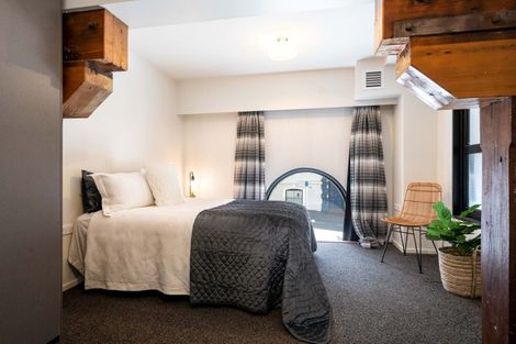 Photo of property in 2/5 Jetty Street, Dunedin Central, Dunedin, 9016