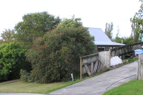 Photo of property in 2 Raelene Place, Massey, Auckland, 0614