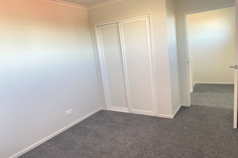 Photo of property in 4/5 Peachgrove Road, Te Atatu Peninsula, Auckland, 0610