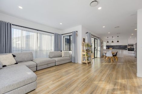 Photo of property in 33 Johns Creek Crescent, Silverdale, 0932