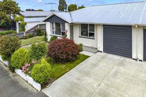 Photo of property in 11 Freebairn Street, Redwood, Christchurch, 8051