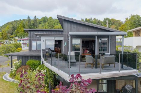 Photo of property in 2 Cherry Lane, Acacia Bay, Taupo, 3330