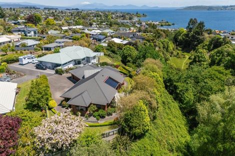 Photo of property in 22 Fairview Terrace, Waipahihi, Taupo, 3330