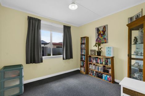Photo of property in 19 Kahikatea Street, Inglewood, 4330