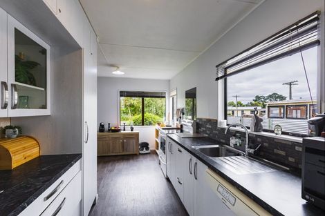 Photo of property in 29 Charles Street, Takapau, 4203