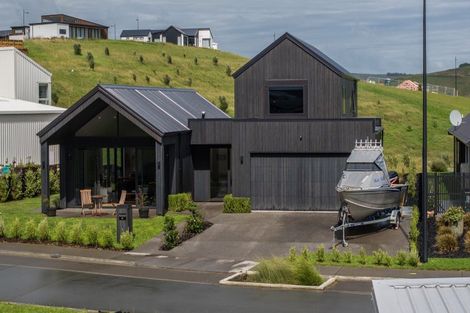 Photo of property in 18 Maataitai Road, Raglan, 3225