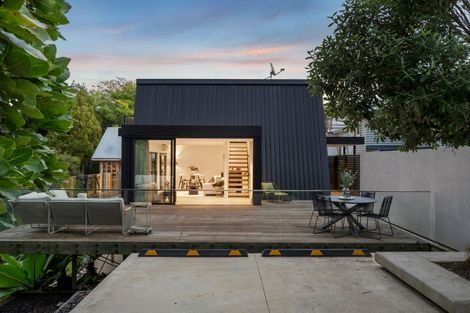 Photo of property in 2/42 Island Road, Beach Haven, Auckland, 0626