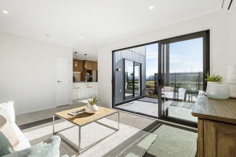 Photo of property in 16 Rauawa Lane, Hobsonville, 0616
