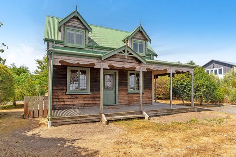 Photo of property in 27 Ferry Road, Martinborough, 5711