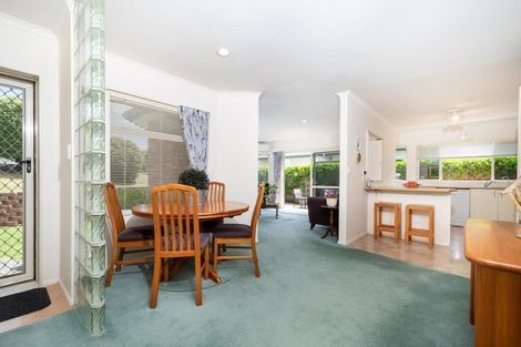 Photo of property in 9 Chesterfield Way, Orewa, 0931