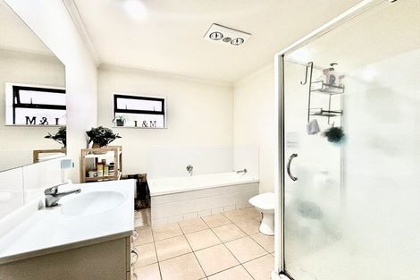 Photo of property in 37 Nicholas Gibbons Drive, Clendon Park, Auckland, 2103