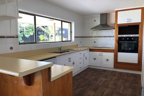 Photo of property in 18a Carnoustie Drive, Wattle Downs, Auckland, 2103