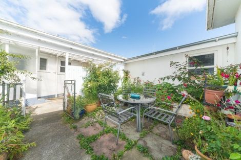 Photo of property in 2 Surrey Crescent, Hokowhitu, Palmerston North, 4410