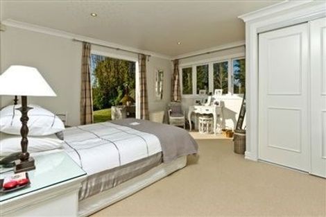 Photo of property in 13 Eastvale Close, Greenhithe, Auckland, 0632