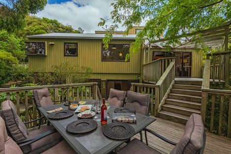 Photo of property in 28 Springdale Grove, Fitzherbert, Palmerston North, 4410