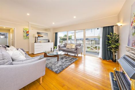 Photo of property in 21 Barrys Road, Glendene, Auckland, 0602