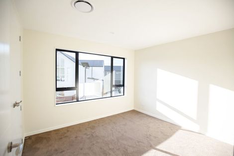 Photo of property in 7 Resnik Crescent, Kumeu, 0810