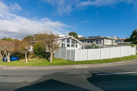 Photo of property in 29 Churton Drive, Churton Park, Wellington, 6037