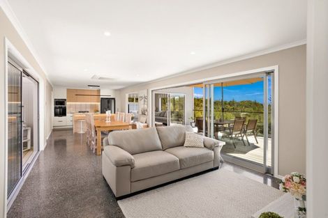 Photo of property in 116 Stratford Drive, Cable Bay, 0420