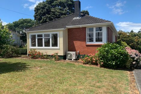 Photo of property in 2 Gordon Crescent, Marton, 4710