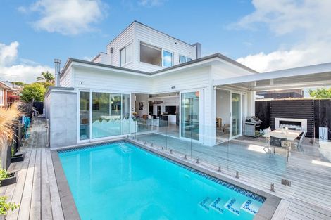 Photo of property in 41 Regina Street, Westmere, Auckland, 1022