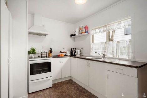 Photo of property in 1/934 East Coast Road, Northcross, Auckland, 0630
