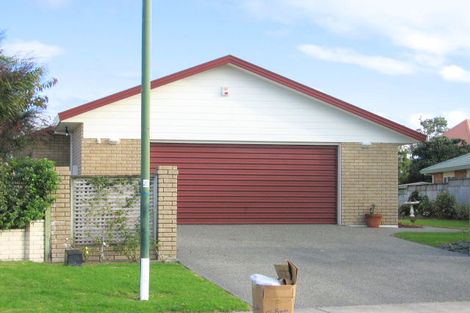 Photo of property in 25 Chalmers Close, Orewa, 0931