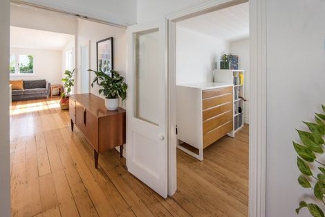 Photo of property in 27 William Bond Street, Stanley Point, Auckland, 0624