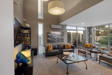 Photo of property in 10 Garreg Road, Fendalton, Christchurch, 8052