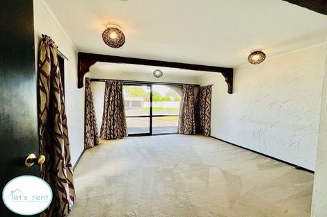 Photo of property in 11 Walter Strevens Drive, Conifer Grove, Takanini, 2112