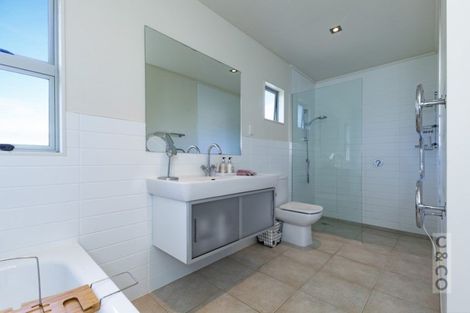 Photo of property in 8 Pineview Lane, Helensville, 0875