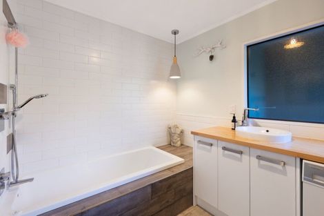 Photo of property in 18 Resolution Road, Welcome Bay, Tauranga, 3112