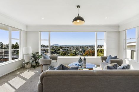 Photo of property in 21 Speedy Crescent, Hillcrest, Auckland, 0627