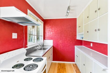 Photo of property in 10 Tania Way, Paparangi, Wellington, 6037