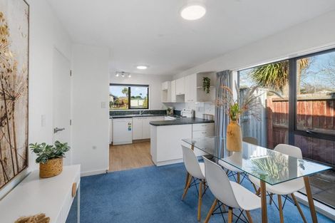 Photo of property in 2/2 Wakelin Place, Redwood, Christchurch, 8051