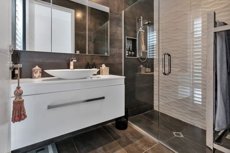 Photo of property in 13 Waitemata Drive, One Tree Point, 0118