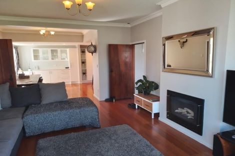 Photo of property in 6 Coates Grove, Silverstream, Upper Hutt, 5019