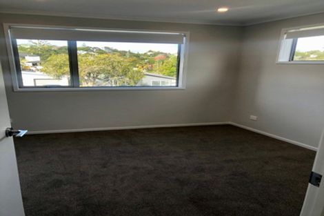 Photo of property in 1c Pavola Grove, Glenfield, Auckland, 0629